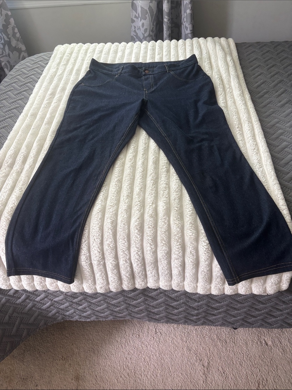 HUE pull-on  Stretch Denim jeans